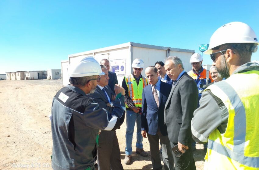  سمير كودار ، رئيس جهة مراكش أسفي ، يتفقد ورش بناء محطة معالجة وتصفية المياه العادمة بأسفي.