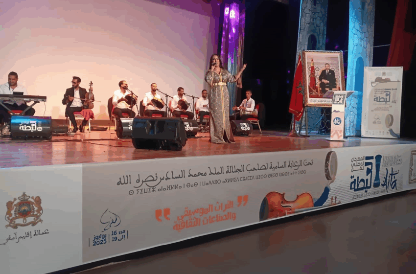 سهرة الثالثة من فعاليات المهرجان الوطني لفن العيطة الشيخ جمال الزرهوني، رئد الاغنية الشعبية اطرب سامعيه وصفاء المعروفي، تسحر الادان بصوتها القوي، وتلامس مسامع الجمهور