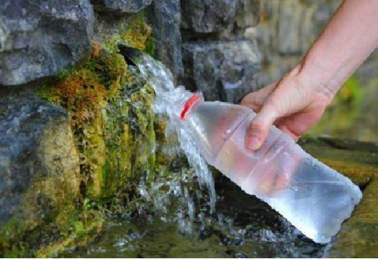  الأمطار الأخيرة تنعش الينابيع والعيون المائية باسفي وتفتح نافذة أمل للأمن المائي بالإقليم