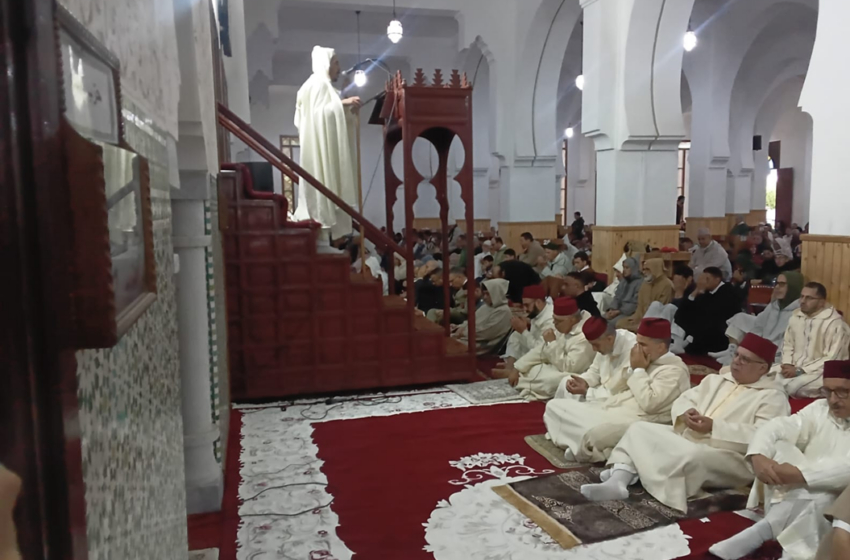  عامل إقليم اسفي يؤدي صلاة عيد الفطر في أجواء روحانية مميزة