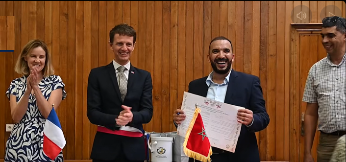  تجديد اتفاقية التوأمة بين آسفي المغربية ومونتروي الفرنسية لتعزيز التعاون في التنمية والثقافة والخزف